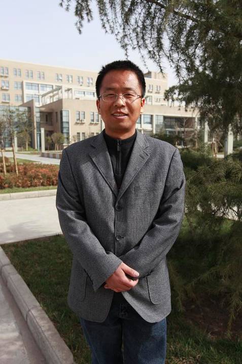 博士研究生、应用电子技术专业骨干教师——屈毅